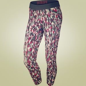 NIKE Women’s Dri-Fit Training Crop Pants. Size S